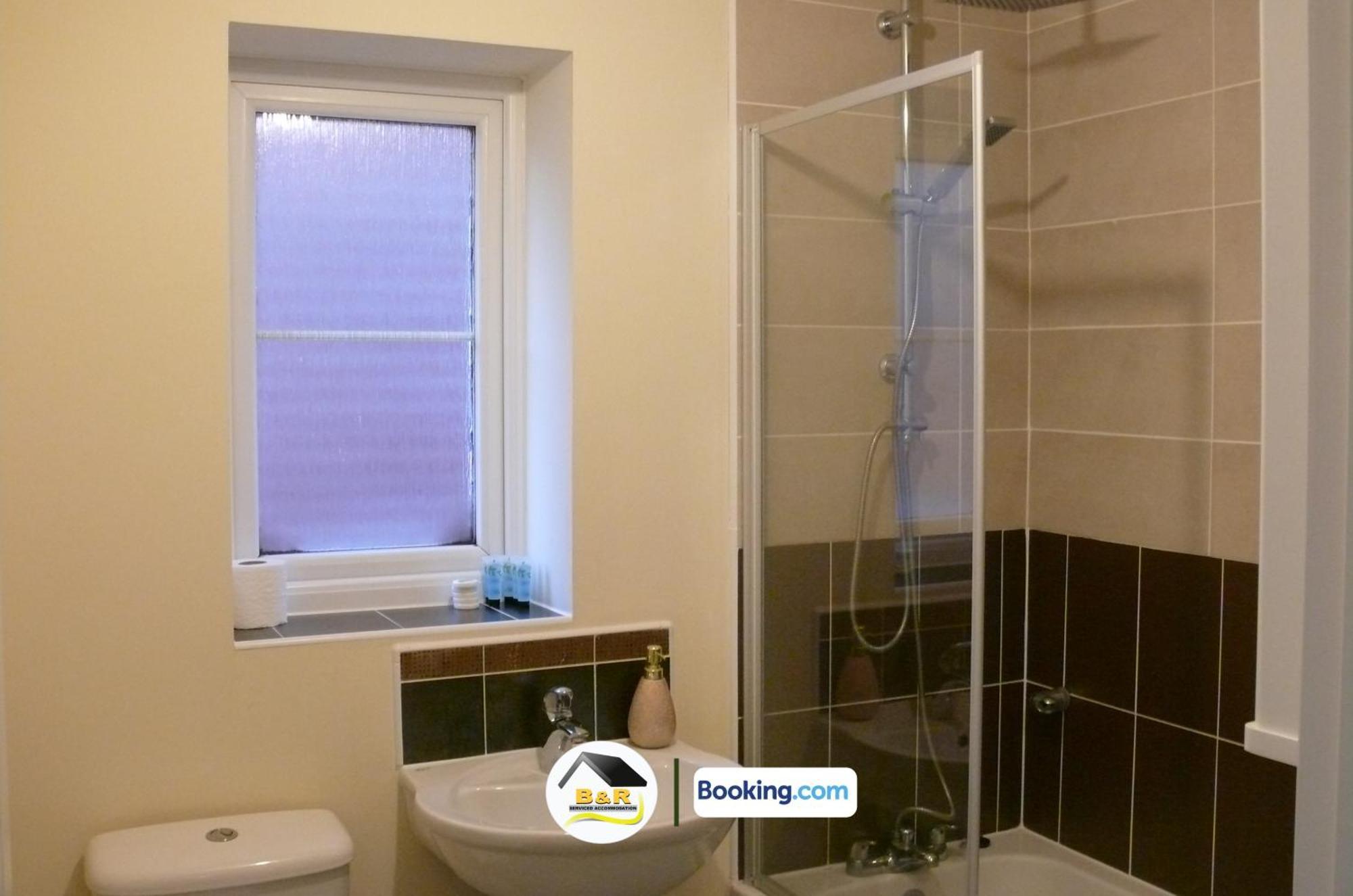 3 Bedroom House By B And R Serviced Accommodation Amesbury With Super Fast Wi-Fi 145Mbps Extérieur photo