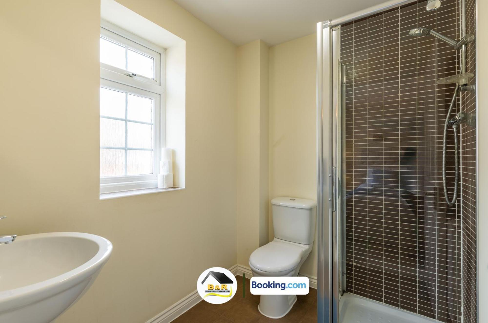 3 Bedroom House By B And R Serviced Accommodation Amesbury With Super Fast Wi-Fi 145Mbps Extérieur photo